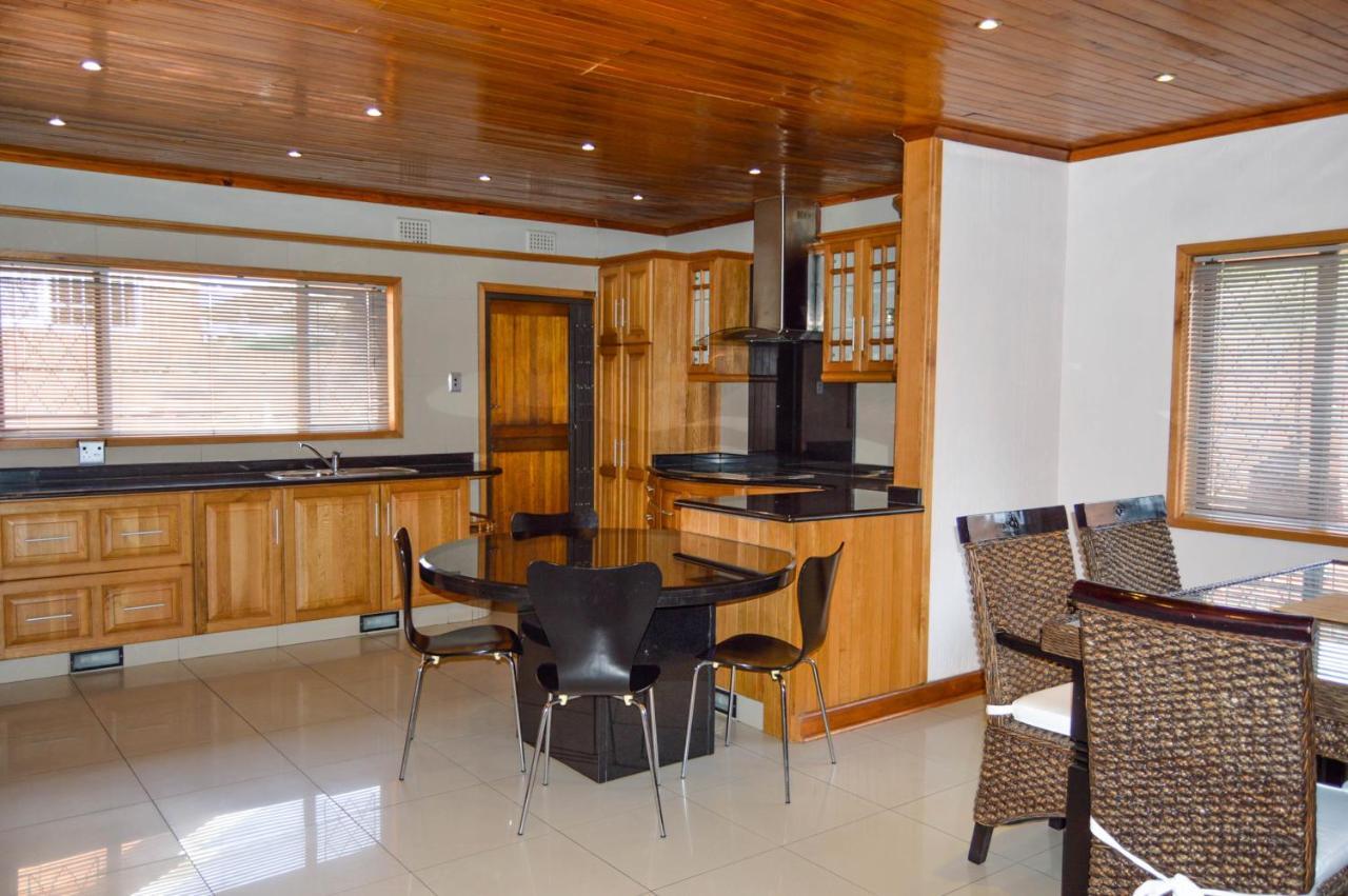 ריצ'רדס ביי Emangunini Guest House מראה חיצוני תמונה